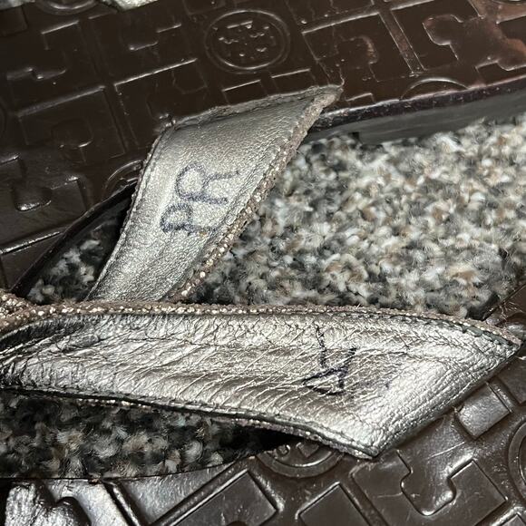Tory Burch Thora Thong Sandal 9 Brown Glitter Leather Flip Flops Logo Medallion - Picture 14 of 16